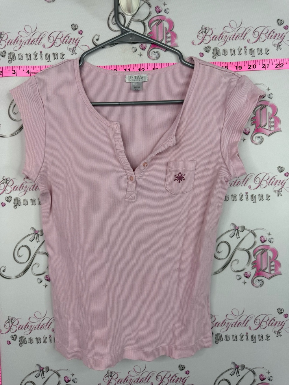 La SENZA y2k top snowflake Light Pink Ribbed Short Sleeve Henley Top